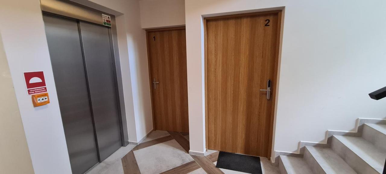 F2 Apartment *